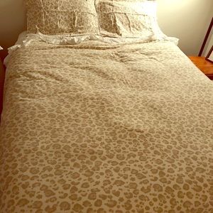 Queen size duvet and shams